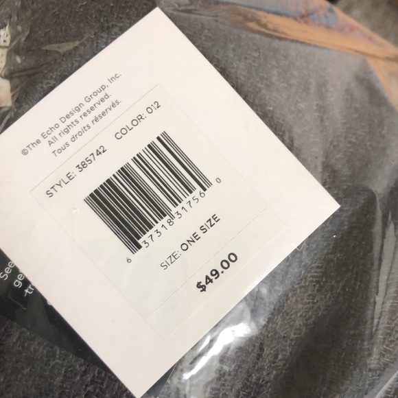 ❌SOLD❌ ⭐️HP⭐️ NWT ECHO FRINGE TRIM CAPE IN GREY - One Size! - Picture 2 of 2